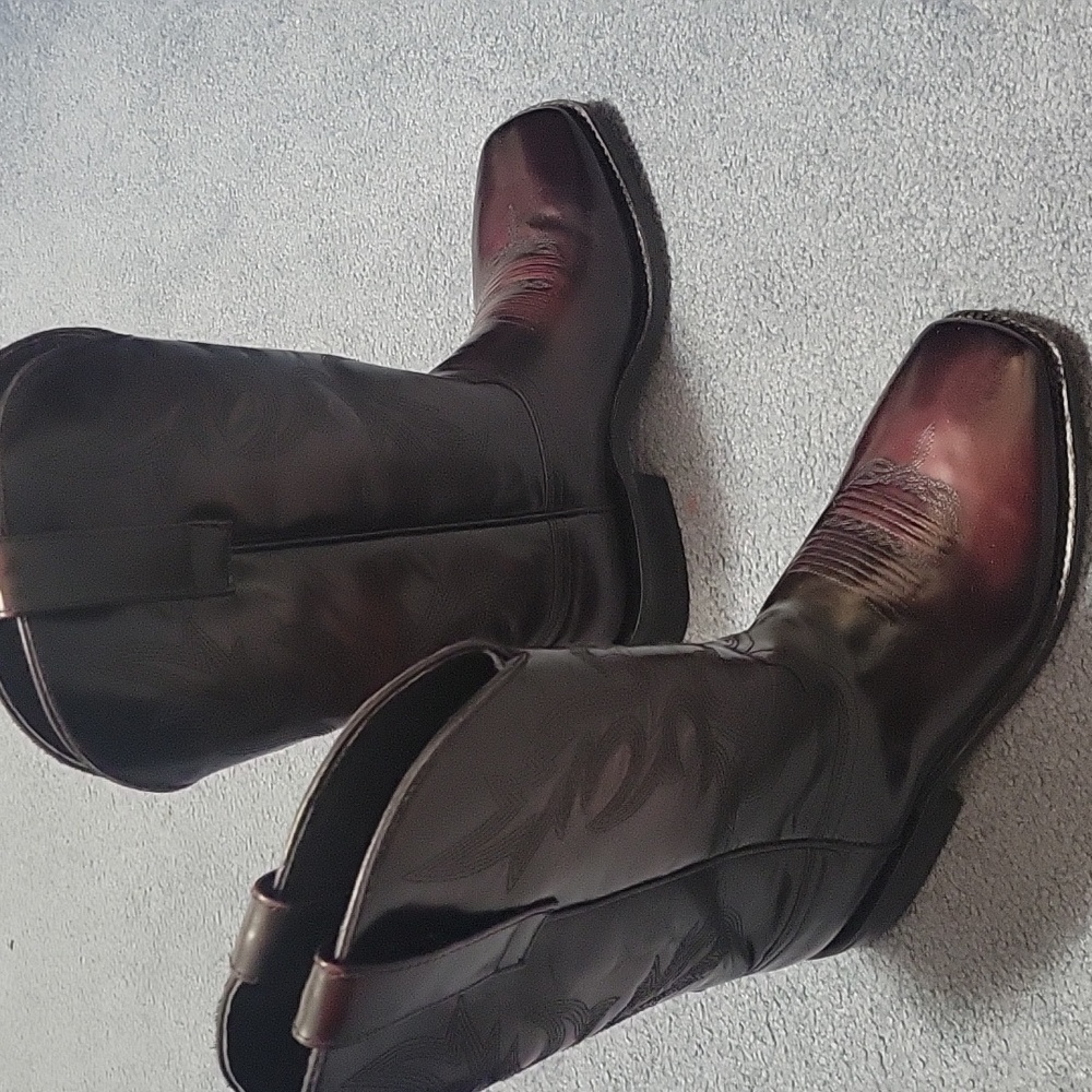 Gorgeous, rich cowboy boots